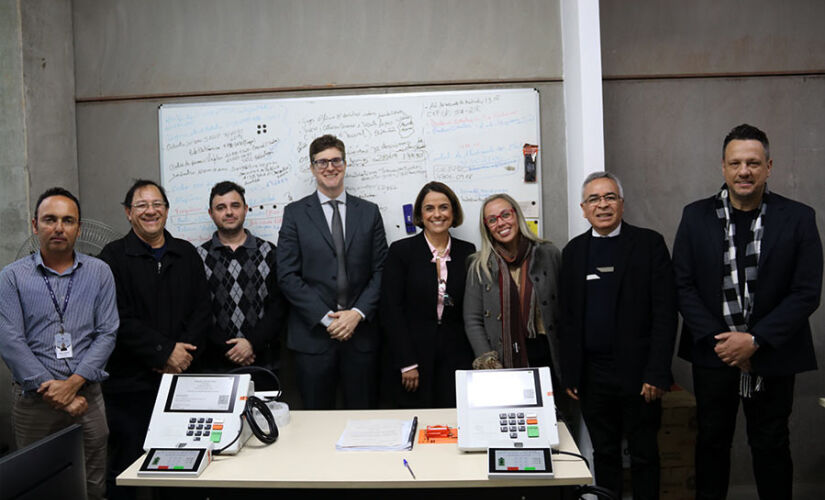 Justiça eleitoral de Taboão da Serra realiza conferência das urnas para eleições.