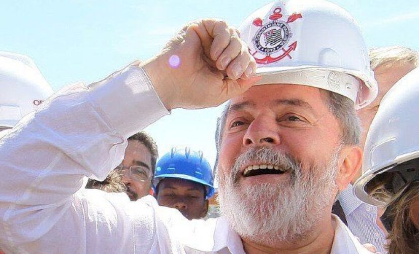 O ex-presidente Lula parabenizou o Corinthians pelo aniversário do clube