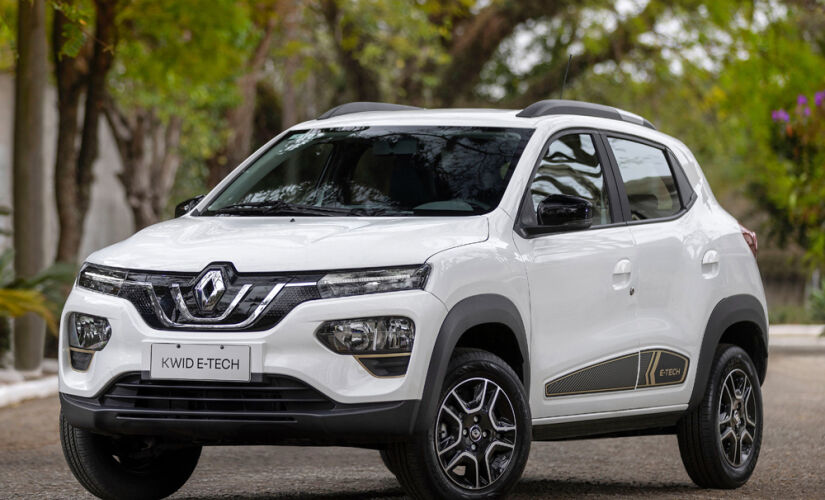 O Kwid E-Tech tem motor com 48 kW de potência (65 cavalos) e 11,5 kgfm de torque