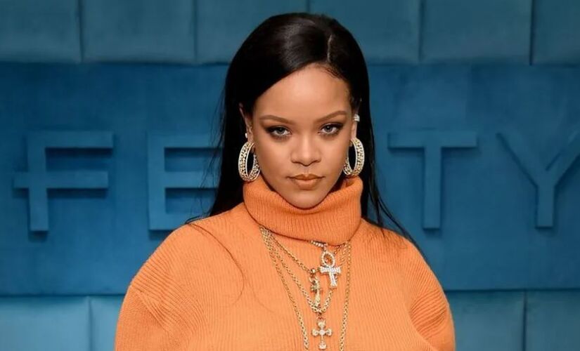 Rihanna foi confirmada como a próxima atração principal do show do intervalo do Super Bowl.