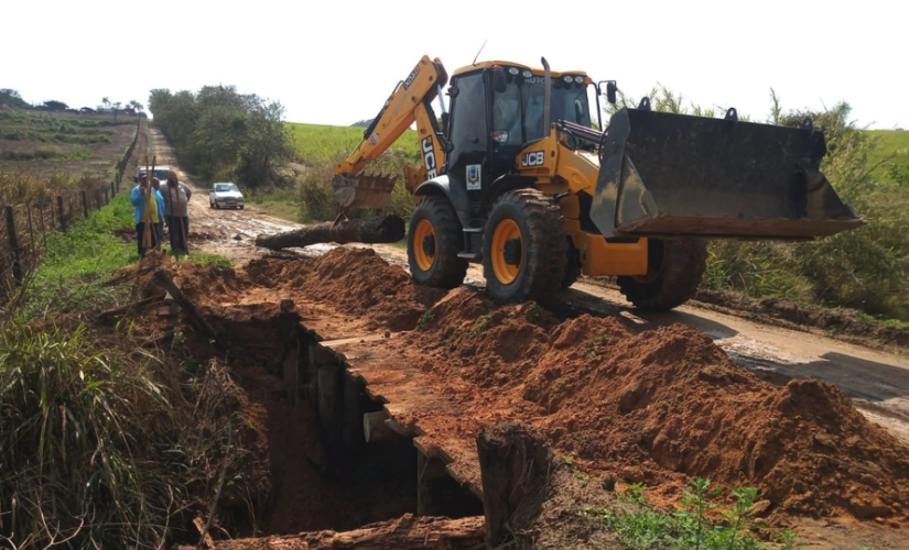 Ponte no bairro Tabarro, na estrada da Glória, recebeu melhorias nesta terça