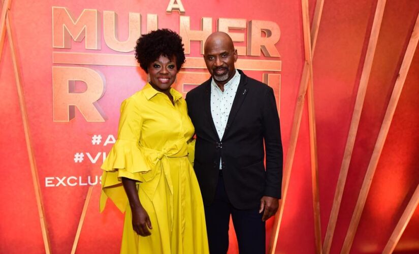 Viola Davis com o marido Julius Tennon na premiére do filme "mulher rei" no Copacabana Palace.