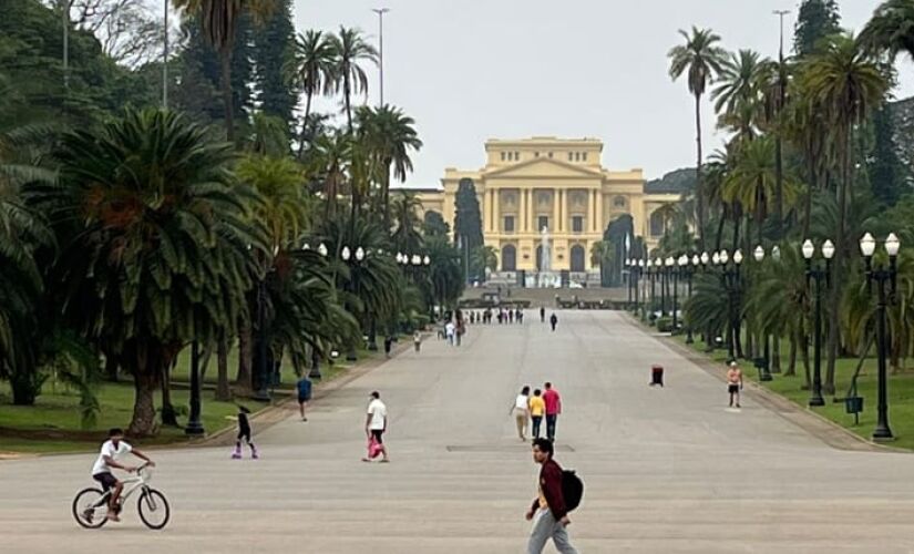 Vista de frente para o Museu do Ipiranga, em SP, reaberto ao público após 9 anos