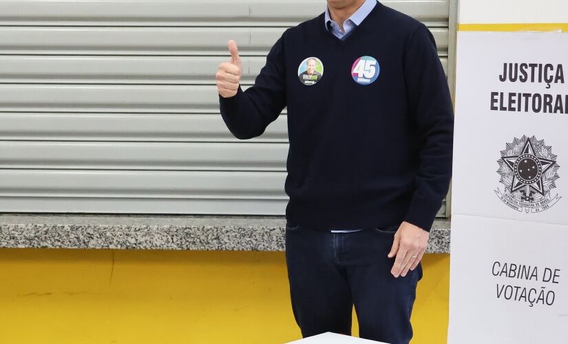 Rodrigo Garcia, candidato do PSDB ao governo de São Paulo, votou na manhã deste domingo (2) na Escola Estadual Professor José Ennes, no Itaim Bibi, Zona Sul da capital paulista