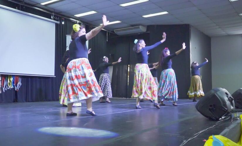 Baile da Melhor Idade de Taboão da Serra comemorou chegada da Estação das Flores