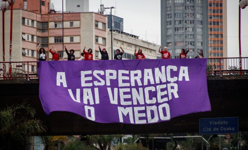 Ação do coletivo Mulheres em Movimento em apoio ao Lula, na Av. Liberdade, centro de SP