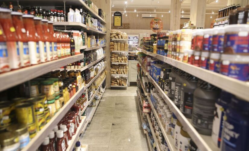 A variação positiva de 0,1% do varejo foi sustentada principalmente pelo setor de supermercados e alimentos, que apresentou o maior crescimento desde março de 2020 