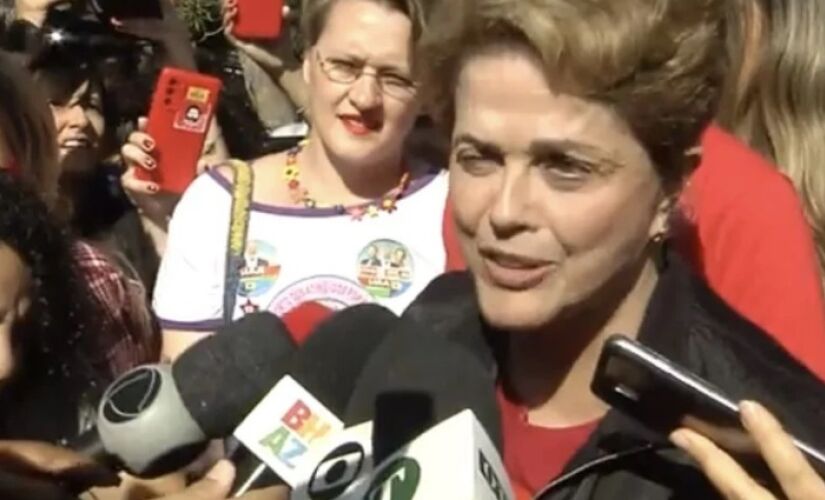 Ex-presidente Dilma vota e colégio na região da Pampulha, em Belo Horizonte.