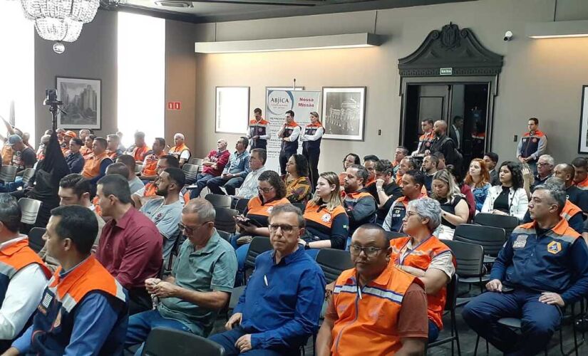 Representando a cidade de Itapecerica da Serra no evento estavam o secretário de Proteção e Defesa Civil, Washington da Silva Oliveira; o diretor de Defesa Civil, Josiel de Almeida e o agente Daniel Nunes