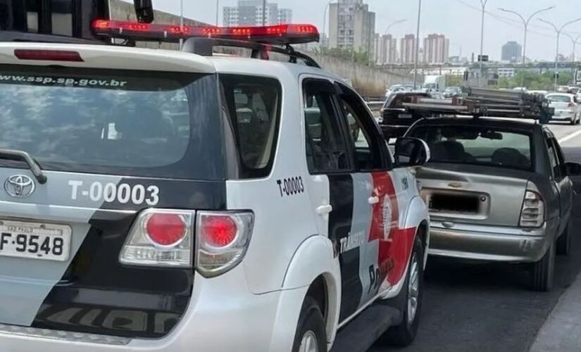 Carro com mais de mil infrações de trânsito foi apreendido na capital paulista