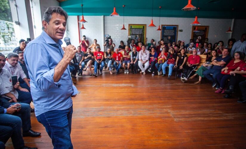 Fernando Haddad, do PT, durante visita a Santos