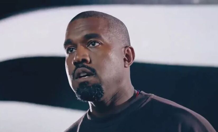 O rapper Kanye West perde contratos após discurso antissemita.