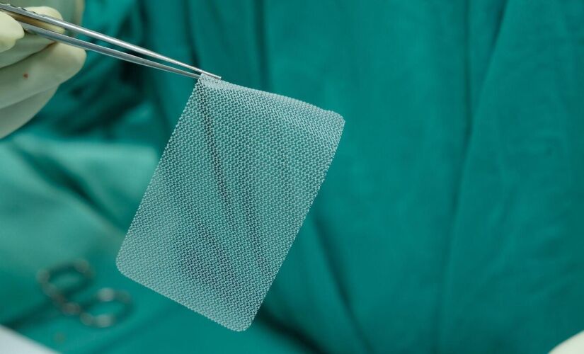 As próteses em formato de tela utilizadas nas cirurgias para tratamento de pacientes com hérnias da parede abdominal reduzem o risco de recidiva