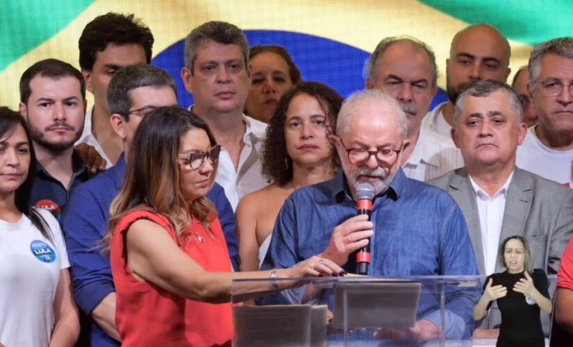 Lula, durante pronunciamento após ser eleito presidente do Brasil