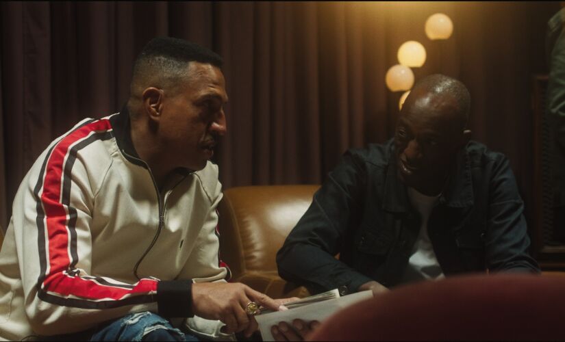 Mano Brown e Ice Blue em cena do documentário sobre os Racionais, da Netflix