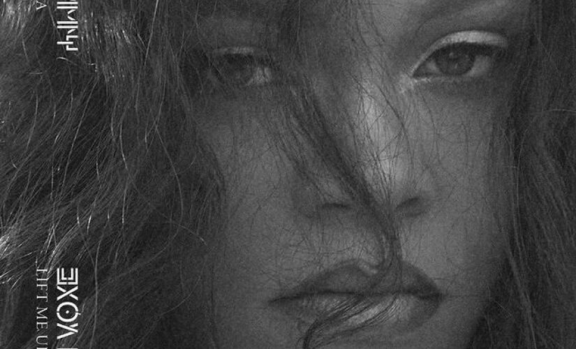 Rihanna lançou  "Lift Me Up" na madrugada desta sexta-feira.