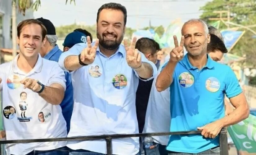 Cláudio Castro (PL) (centro) com o senador Romário (PL) (à dir.) e o deputado estadual Jorge Felippe Neto (Avante) 