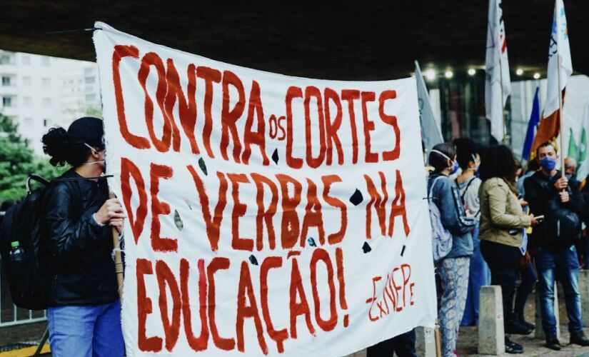 Estudantes fazem protesto contra cortes do governo federal na área da educação, em outubro de 2021