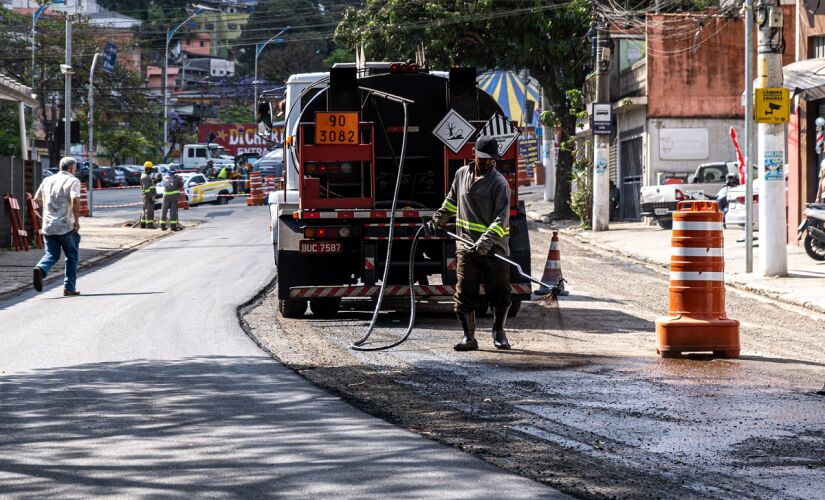  Pavimento da Praça Miguel Ortega foi trocado após acordo da Prefeitura de Taboão da Serra com a Sabesp