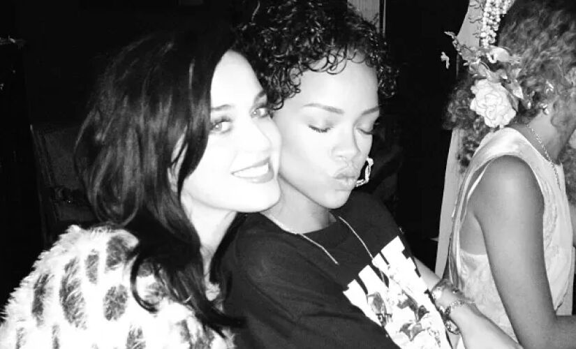 As cantoras Katy Perry e Rihanna.