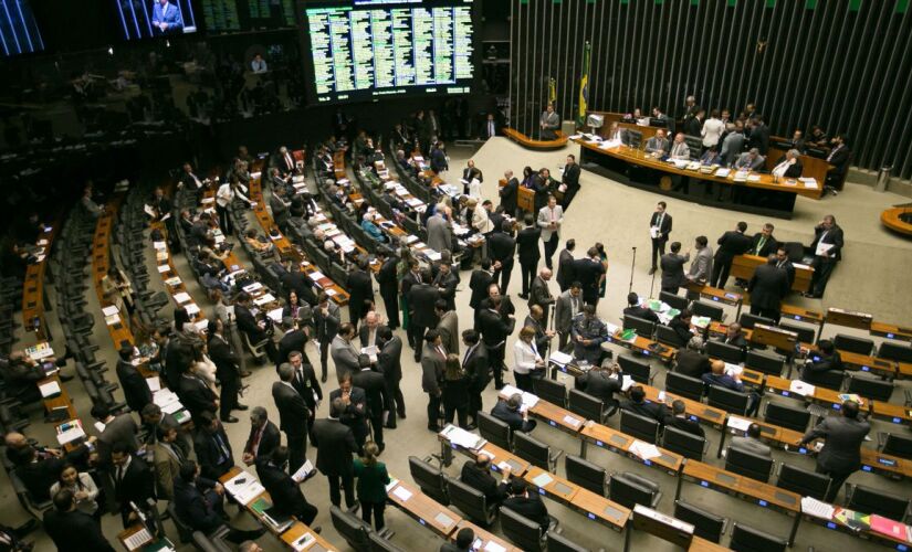 Somente PSDB e Novo orientaram contra o projeto