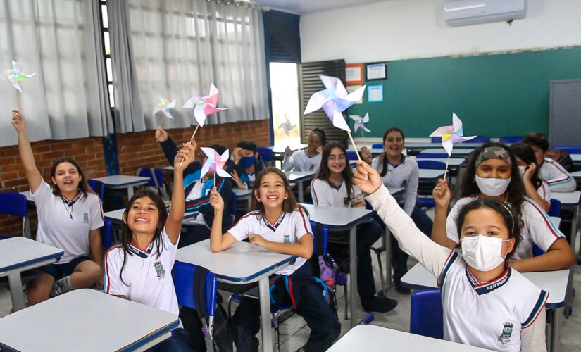 Mães e pais de estudantes já podem efetuar matrículas