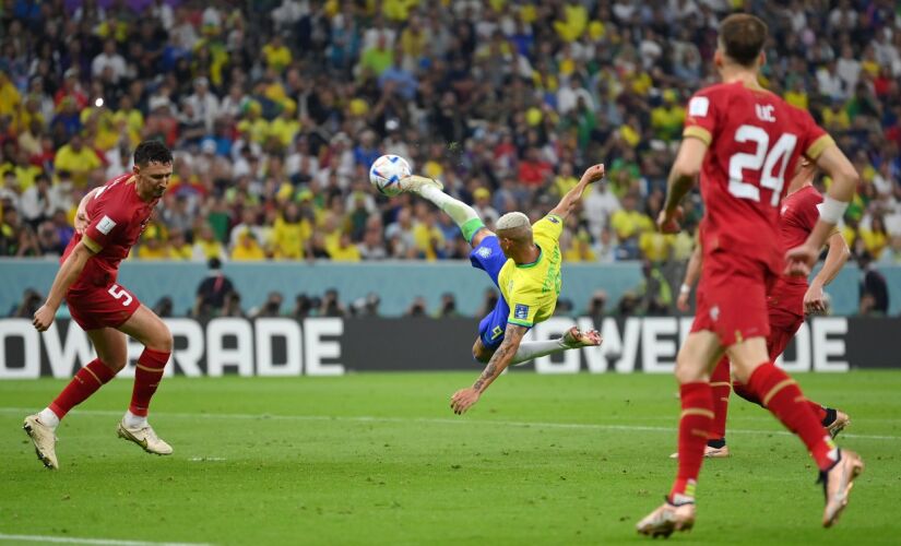 Richarlison marcou dois na vitória do Brasil