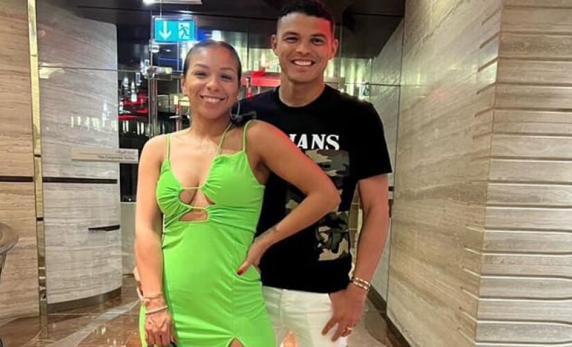 O zagueiro Thiago Silva com a esposa