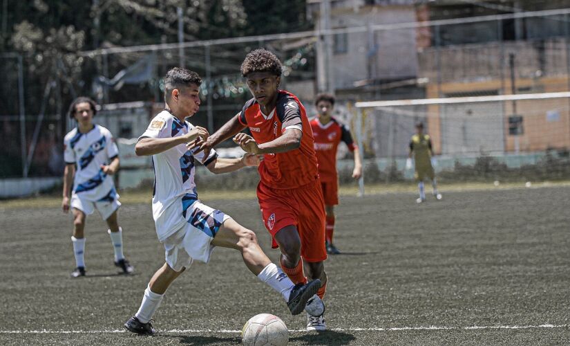 Com objetivo de promover interação entre os alunos dos núcleos esportivos do município, a Secretaria de Esportes e Lazer de Taboão promove a Taça Semel de Basquete