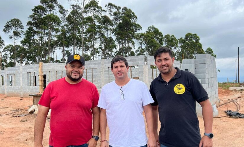 Ministro do Turismo em visita ao Mirante do Morro Azul, em Igaratá