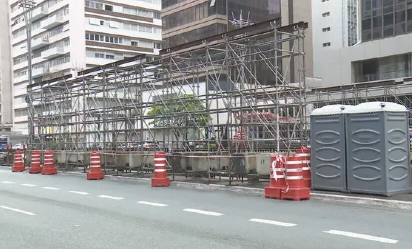 Estrutura do palco começa a tomar forma