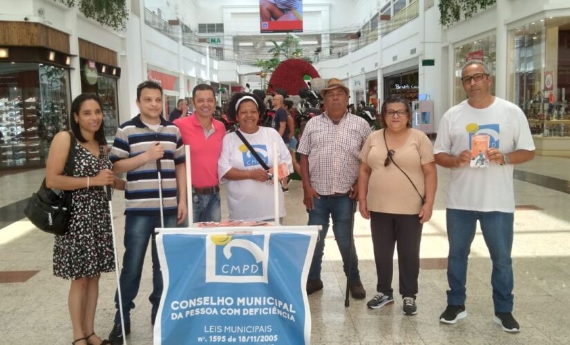 Conselho Municipal da Pessoa com Deficiência esteve no Shopping Taboão para promover evento no Dia Internacional das Pessoas com Deficiência.