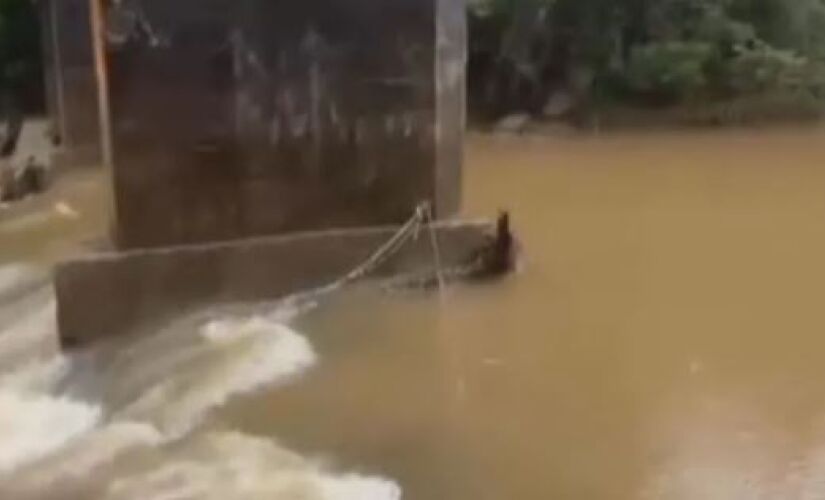 Acidente ocorreu em uma ponte desativada sob o rio Itanhaém, litoral Sul de SP