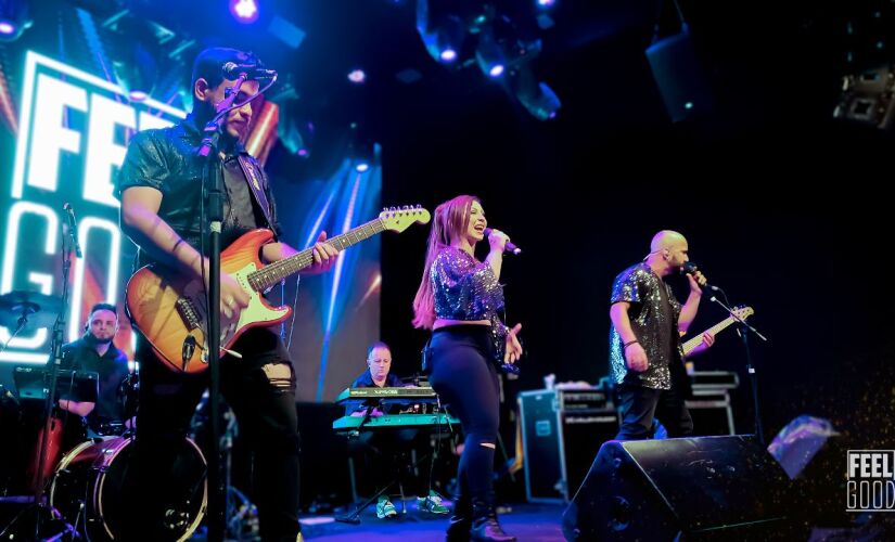 Banda 'FeelGood' comanda um trio elétrico ao lado da Tenda de Eventos