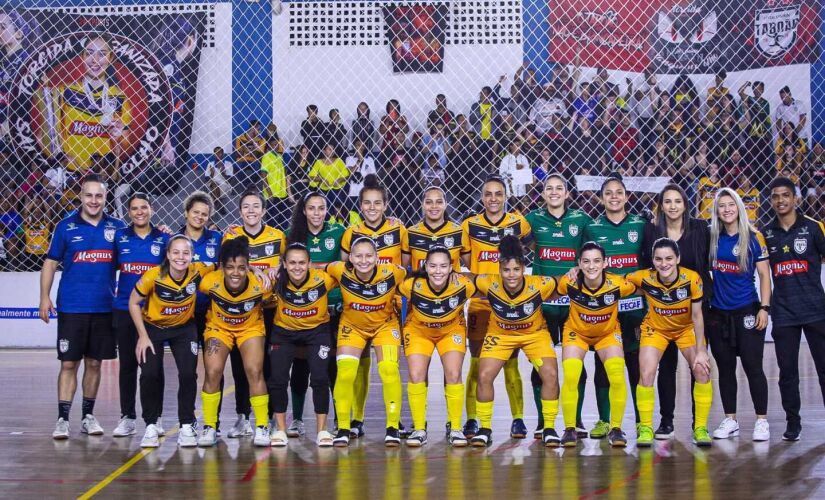 Partida decisiva foi disputada no Ginásio Zé do Feijão com jogadoras do sub-20 ajudando a compor o time