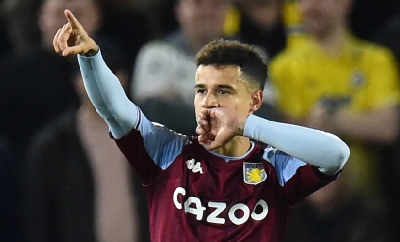 Coutinho comemora seu gol pelo Aston Villa contra o Leeds United