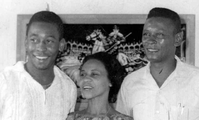 Pelé, sua mãe, Celeste, e o pai, Dondinho