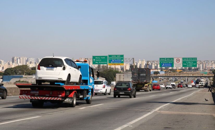 A operação atuará também na fiscalização da velocidade dos veículos, ultrapassagens proibidas e uso de telefone celular pelos motoristas