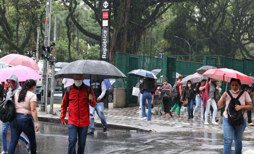 Grande possibilidade de chuva forte sobre região metropolitana de São Paulo.