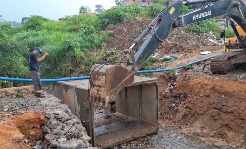 Reforma da ponte no Jardim do Carmo segue sendo realizada