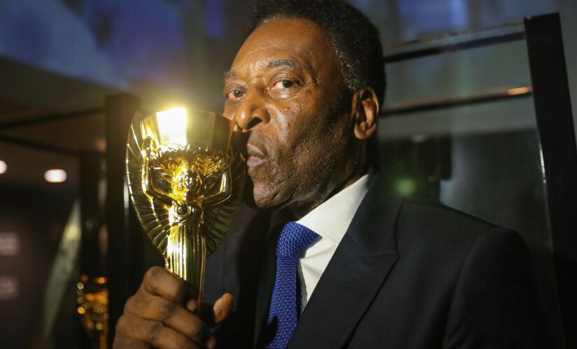 Pelé está eternizado também na língua portuguesa. O Michaelis já inseriu o nome do Rei do Futebol como verbete