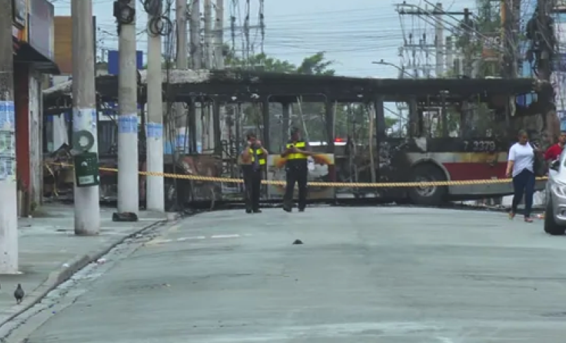 Ônibus incendiado no Grajaú após assalto 