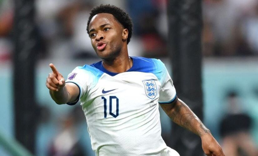 Raheem Sterling é o camisa 10 da Inglaterra e titular do Chelsea