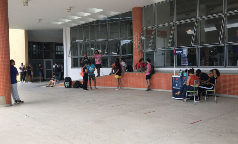 Estudantes fazem ato no restaurante central da UFRJ nesta quarta