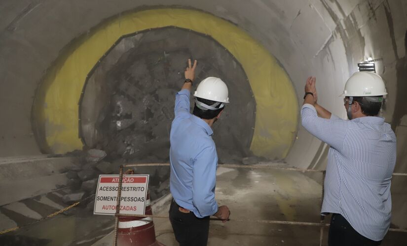 Prefeito Ricardo Nunes e governador Tarcísio de Freitas nas obras da linha 6-Laranja do Metrô, na Freguesia do Ó