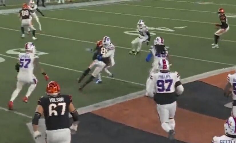 Momento do choque que gerou o grave problema em Damar Hamlin, do Buffalo Bills