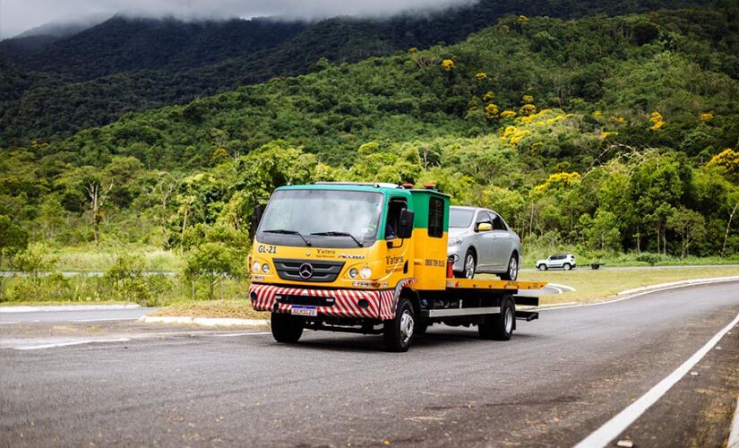 Carro quebrado na BR-116 (Régis Bittencourt)