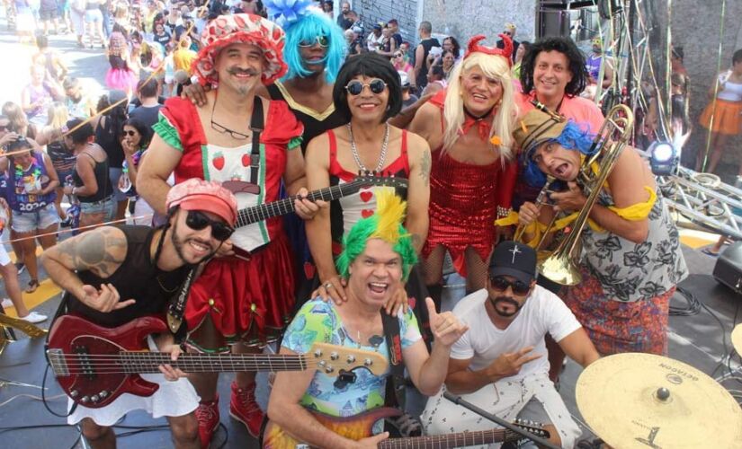 Banda "Espera Marido" tradição no carnaval de Taboão da Serra