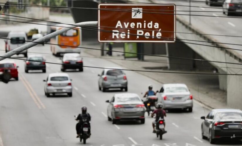 Avenida no Rio muda de nome em homenagem a Pelé