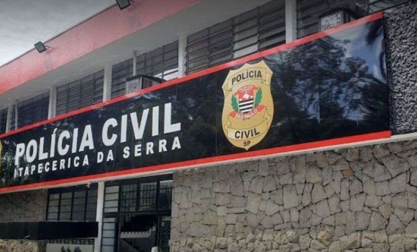 Suspeito foi levado à delegacia central de Itapecerica da Serra 